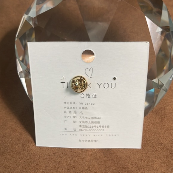 Rabbit/Hare enamel Pin - Picture 4 of 4